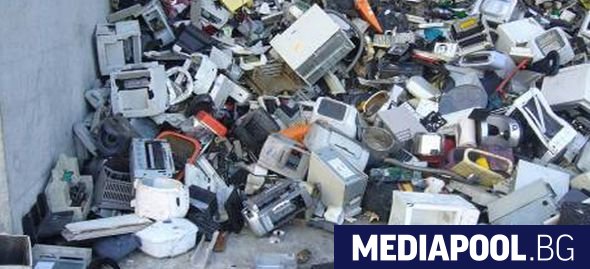 Електронните отпадъци като стари мобилни телефони лаптопи и хладилници са