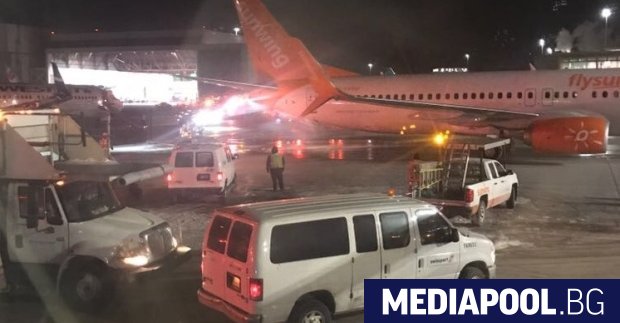 Десетки пътници бяха евакуирани на летище Пиърсън в Торонто в