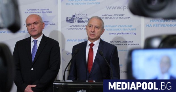 Два месеца след създаването на Съвета по законодателство в 44