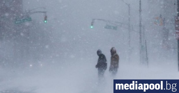 Според властите най малко 7 са жертвите на новата зимна буря