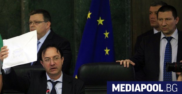 Снимка БГНЕС Главният прокурор Цацаров разкритикува Бойко Рашков и заради