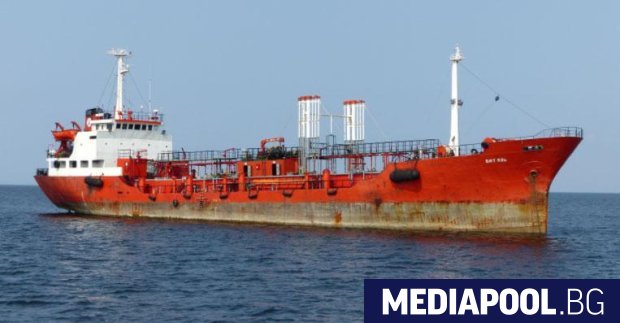 Танкерът Витяз Руски танкери са доставили гориво на Северна Корея