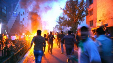 Двама убити при протести в Иран