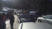 Десетки коли бяха блокирани в транспортен хаос на Витоша