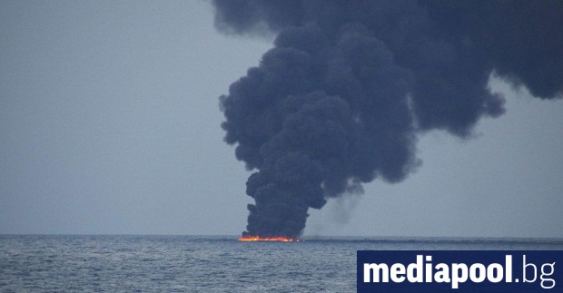Подпалилият се ирански петролен танкер който потъна в Източнокитайско море