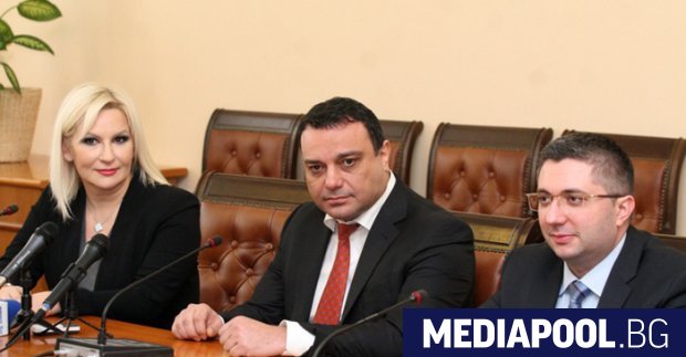 Министрите на транспорта Ивайло Московски на регионалното развитие Николай Нанков