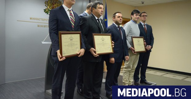 Министърът на икономиката Емил Караниколов се похвали че от началото