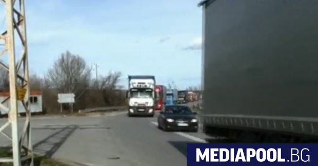 Граждански протест блокира в събота международния път Е 79 на входа