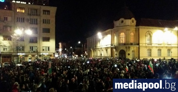 Няколко хиляди души се събраха в София в четвъртък вечерта