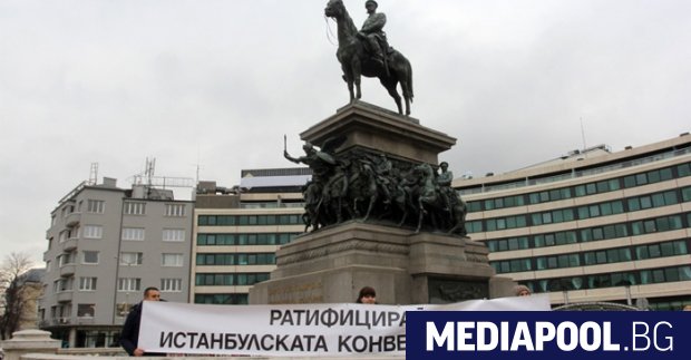 България ще ратифицира Истанбулската конвенция, заяви правосъдният министър Цецка Цачева
