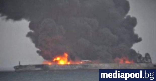 Потъна иранският петролен танкер който гореше повече от седмица в