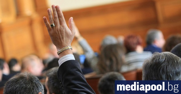 Вотът на недоверие към кабинета Борисов 3 влиза в пленарната