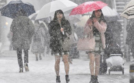 Почти 2000 японци пренощуваха във високоскоростни влакове заради снега