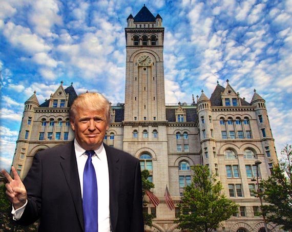 Доналд Тръмп на фона на своя международен хотел във Вашингтон