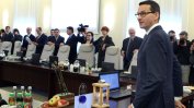 Преди да отлети за Брюксел полският премиер смени емблематични министри