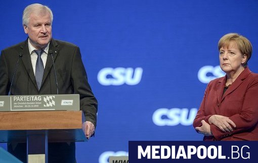 Хорст Зеехофер заедно с Ангела Меркел Най-малката партия във вероятната