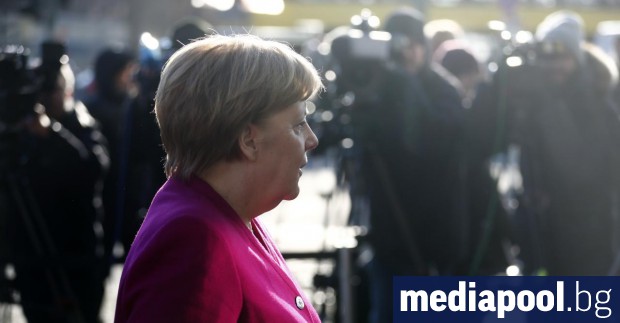 Авгела Меркел преди началото на преговорите във вторник Германската канцлерка
