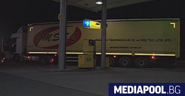 Пиян турски шофьор на ТИР е ударил служител на бензиностанция