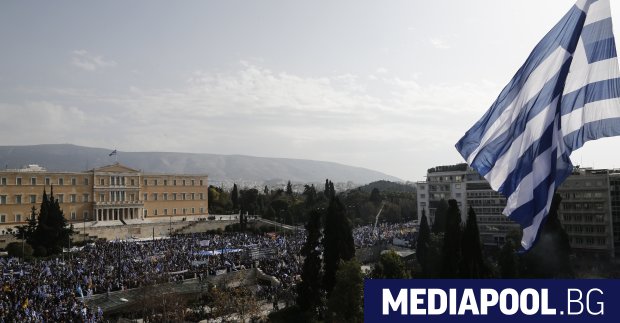 В центъра на Атина се провежда местно време масов митинг