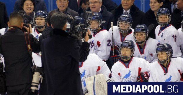 Хокеистките на двете Кореи играха в обединен тим срещу Швейцария