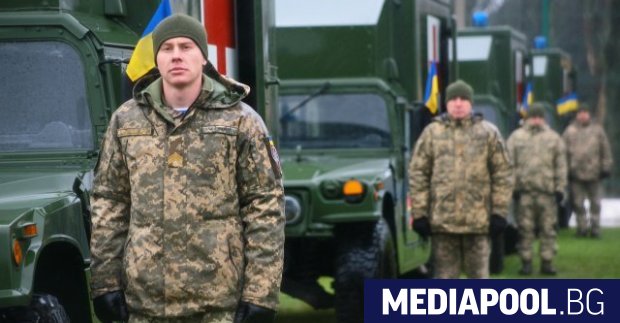 Момент от тържественото предаване на линейките на украинската армия през
