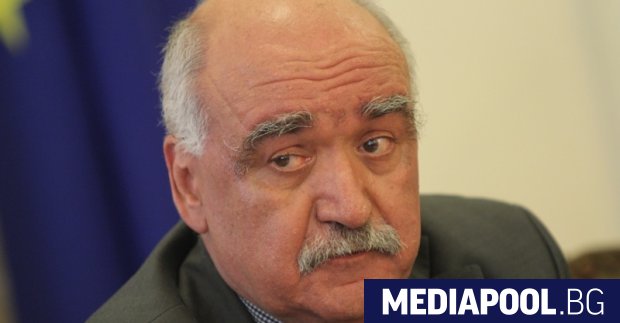 Министърът на здравеопазването Кирил Ананиев е поискал оставката на директора