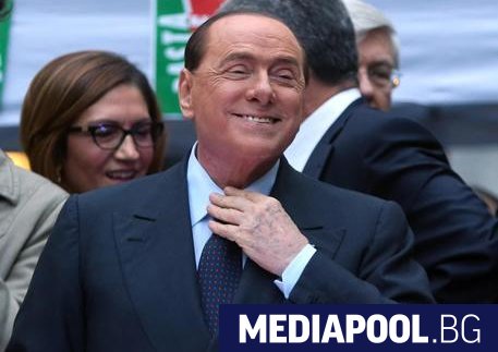 Силвио Берлускони Десноцентристкият блок на Силвио Берлускони води убедително по