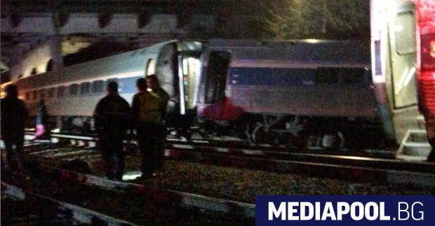 Най малко двама души са загинали и над 50 са ранени