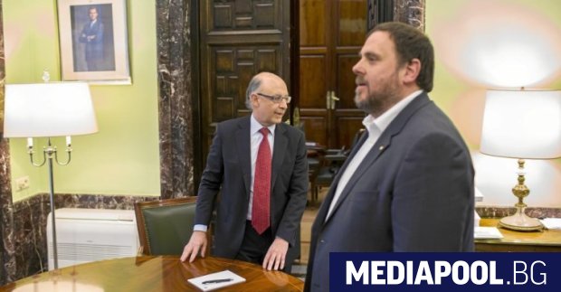 Ориол Жункерас дясно Водачът на партия Републиканска левица на Каталуния
