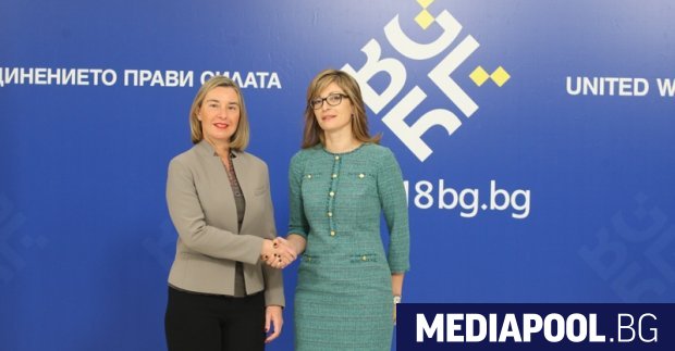 Федерика Могерини и Екатерина Захариевa Външният министър Екатерина Захариева очаква