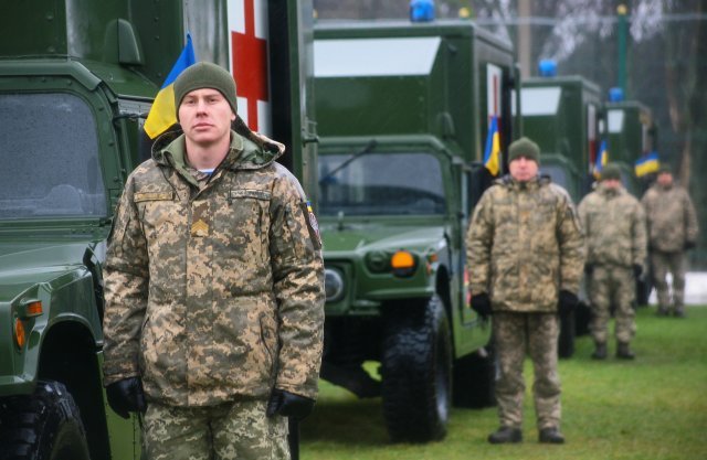 Момент от тържественото предаване на линейките на украинската армия през декември 2017-та