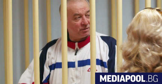 Бившият руски шпионин Сергей Скрипал и дъщеря му Юлия (33)