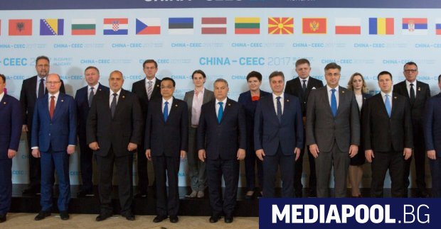 Снимка на лидерите участвали в последната среща Китай Източна Европа в