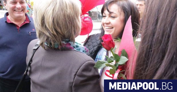 Корнелия Нинова Ръководството на БСП призова в понеделник министър председателя