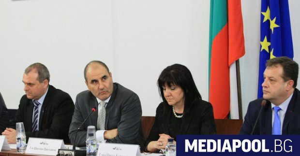 Цветан Цветанов и Цвета Караянчева изслушаха предложенията на кметовете Кметове