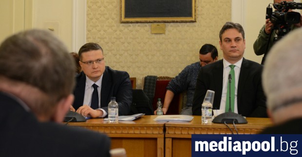 Кандидатите да оглавят Антикорупционната комисия Николай Николов вляво и Пламен