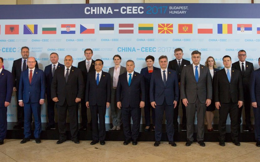 Снимка на лидерите, участвали в последната среща Китай-Източна Европа в Будапеща през миналата година.