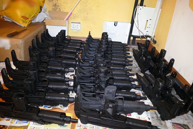 Разбита е международна мрежа за контрабанда на оръжие в Европа