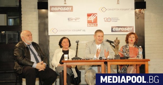 Мирослав Пашов Розалия Радичкова Милен Миланов Виолета Дечева С пет