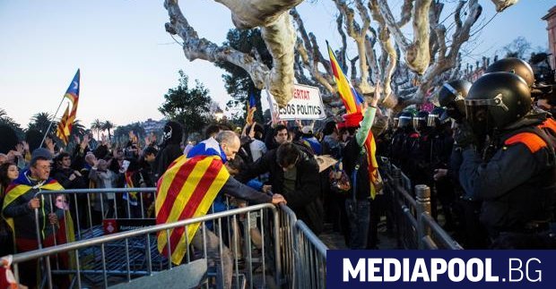 Демонстранти блокираха пътища в Каталуния в протест срещу задържането на