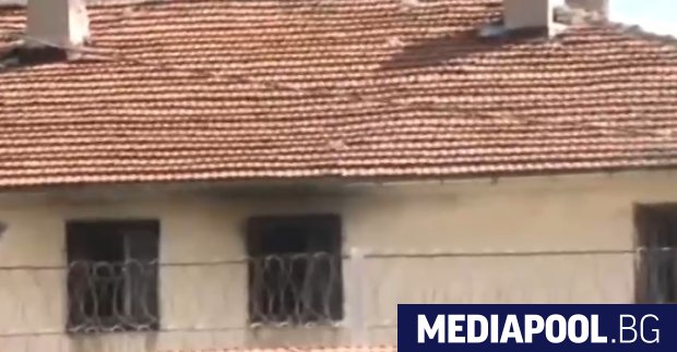 Десетки затворници бяха евакуирани в понеделник в двора на пловдивския