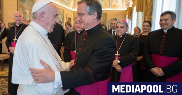 Папа Франциск и Дарио Вигано през 2017 г. Завеждащият връзките