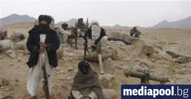 Талибански бойци превзеха окръг в афганистанската провинция Газни и убиха
