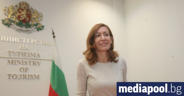 Министърът на туризма Николина Ангелкова не е чувала фирми свързани