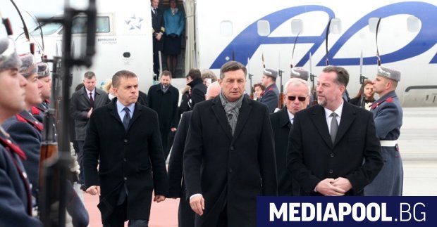 Словенскитя президент пристигна спървия директен полет от Любляна до София