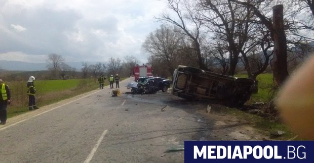 Сн БГНЕС Тежкотоварен камион се обърна на пътя край Банско