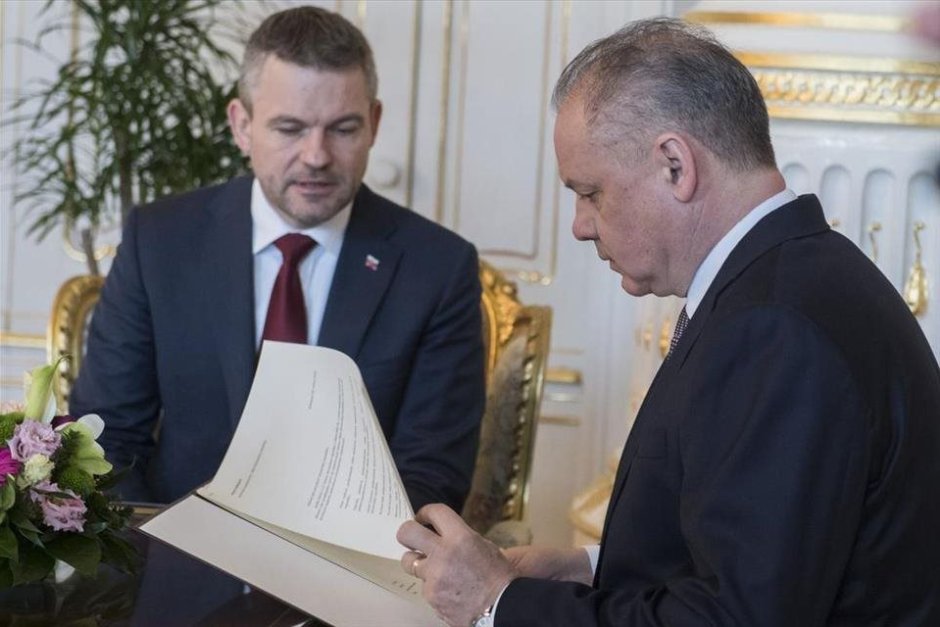 Петер Пелегрини е връчил на президента Андрей Киска списък с имената на министрите и той го разглежда. 