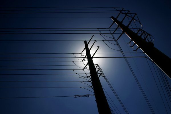 По-скъп ток с 5.5 и 6.9% искат "Енерго-Про" и ЕВН
