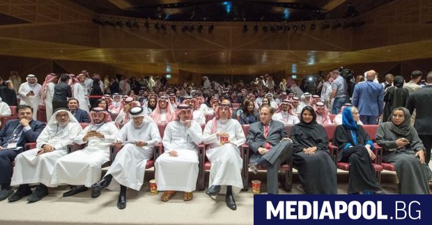 Саудитска Арабия откри първото достъпно за обществеността кино и сложи