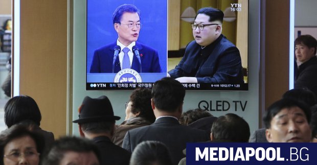 Двете корейски държави откриха в петък червена телефонна линия между